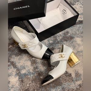 Chanel Women's White and Black Leather Shoes with Gold Heel